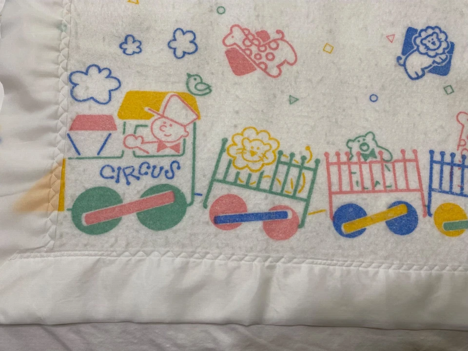 Manta Bebé Beacon Satén Circo Blanco Animales Tren WPL 1675 46X40 De Colección Foto 2 de 4