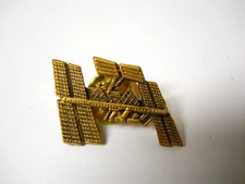 NASA Space Shuttle ISS International Space Station Gold Tone Lapel Hat Pin