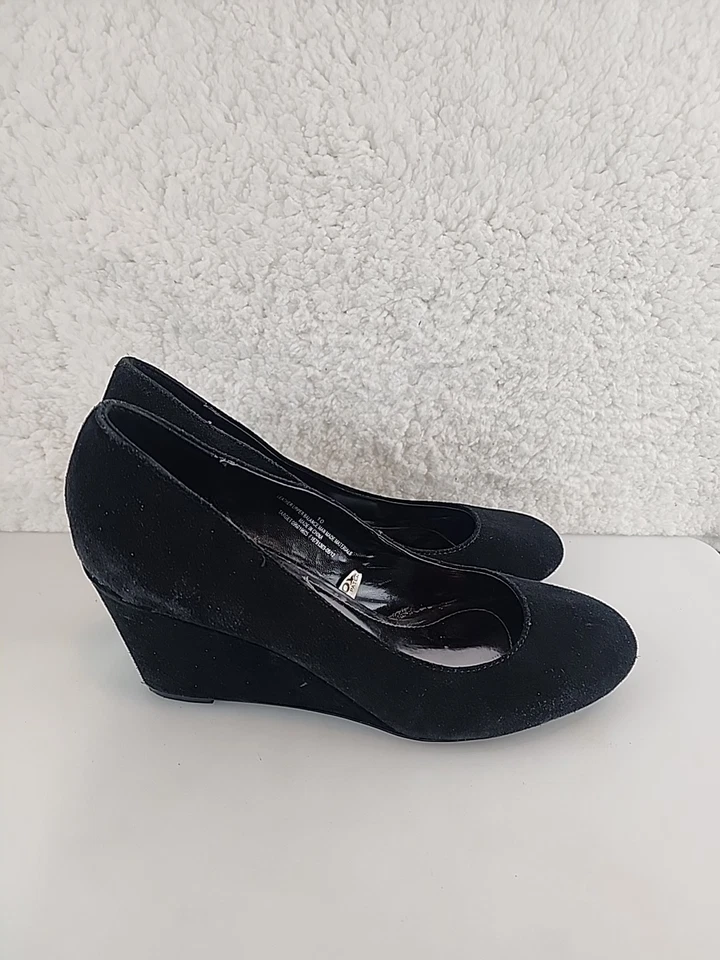 Merona black suede wedge heel rounded toe womens size 10 shoes - Image 2 of 4