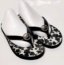 MICHAEL KORS Wms 6M Flip Flop Black White Floral Jet Set Silver Logo Medallion