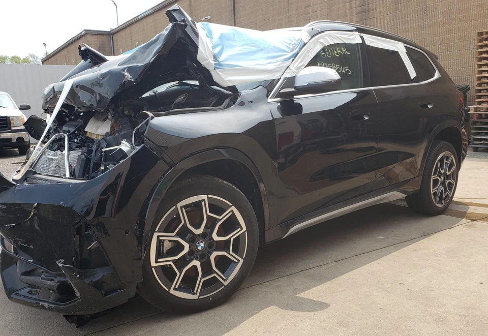 23 24 25 Cubierta del umbral de la carrocería trasera BMW X1; KUCX negro Foto 4 de 4