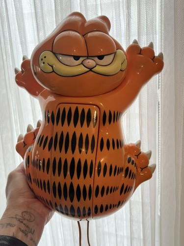 Vintage 1980s Tyco Garfield “Climbing the Wall”  movable head Telephone Landline