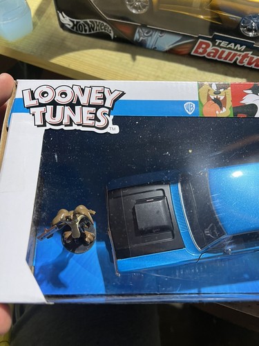 JADA 1970 PLYMOUTH ROAD RUNNER & WILE E COYOTE 1/24 LOONEY TUNES - Picture 3 of 11
