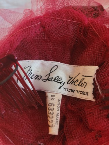 VINTAGE 1950'S Miss Sally Victor Burgundy Velvet Hat W/ Rose & Veil - Picture 8 of 10