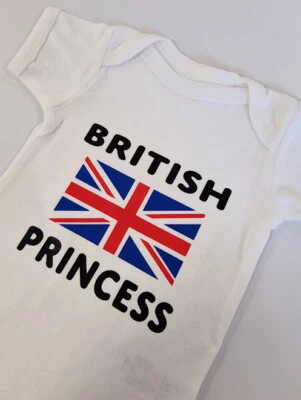 ATTITUDE BABY Union Jack schlichter weißer Strampler-bedruckt-britische Prinzessin-Baby Mädchen Unterhemden