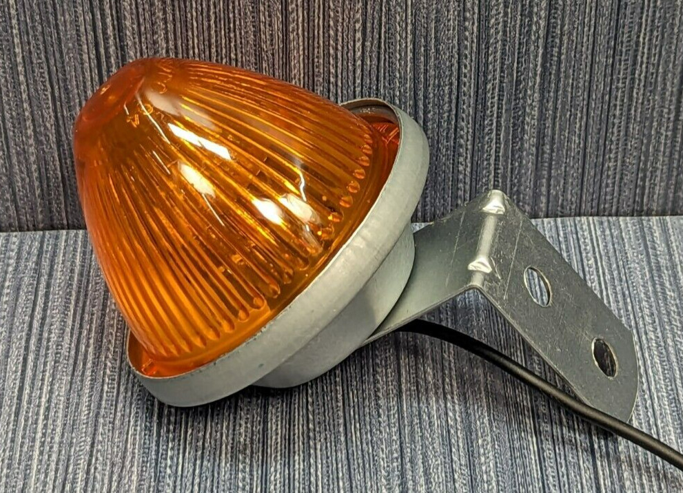 Beehive Clearance Marker Light (with Fixed-angle) 12 Volt On