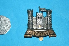 INNISKILLING CAP BADGE WITH REAR TONGUE FIXING.