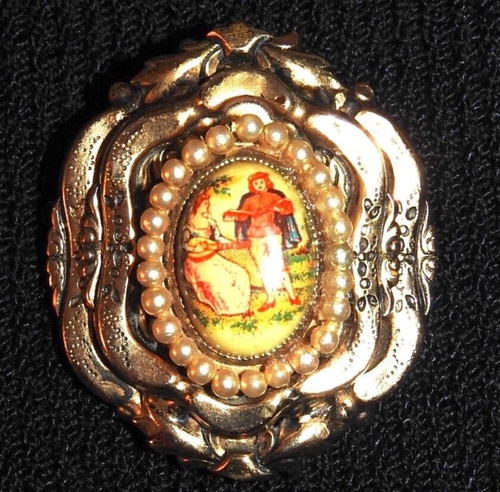 Coro Pegasus Anhänger Rotkopf umwerbendes Paar viktorianischer Stil signiert Vintage