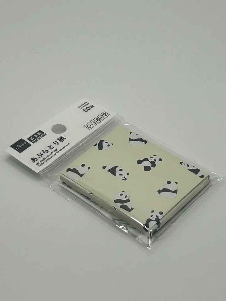 Papel secante de aceite de control de aceite facial carbón panda patter hecho en Japón, Daiso Foto 4 de 4