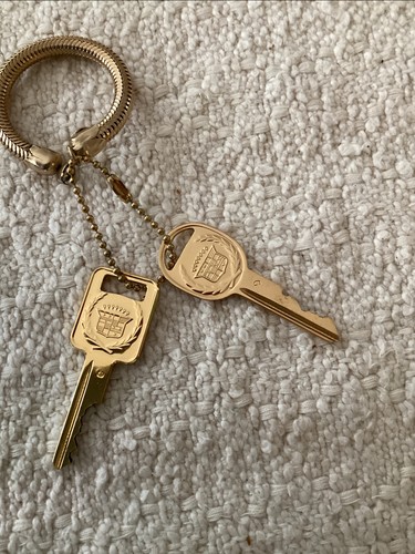 Vintage Cadillac Original C & G Gold Plated Cadillac Crest Keys/key Chain - Picture 3 of 5