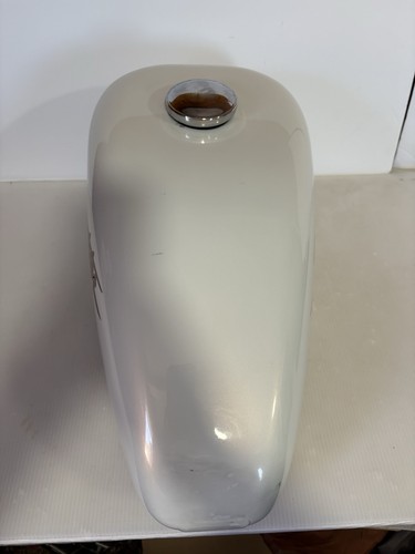 Harley-Davidson Sportster 883 Fuel Tank Pearl White Nice Condition - Picture 3 of 15