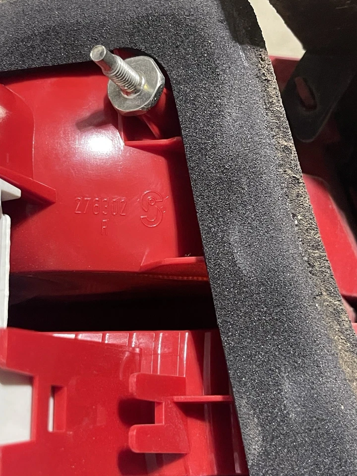 Luz trasera lateral derecha para pasajero BMW 325i 2006-2006 OEM YZ05X Foto 4 de 4