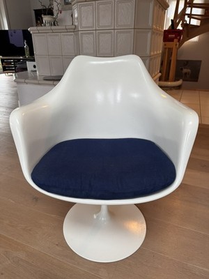 Knoll Armlehnstuhl Eero Saarinen Tulip  Weiss mit Sitzpolster,  Drehbar 