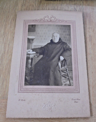 Kirchenmann altes Foto Karton 10x14 von A. Fortin Leuze Belgien