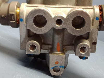 Bendix K109815/K105765 ATR-6 Brake Traction Relay Valve w/2 Bendix 