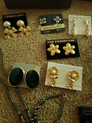 Vintage jewelry over 25 pieces Necklaces Bracelets Chockers