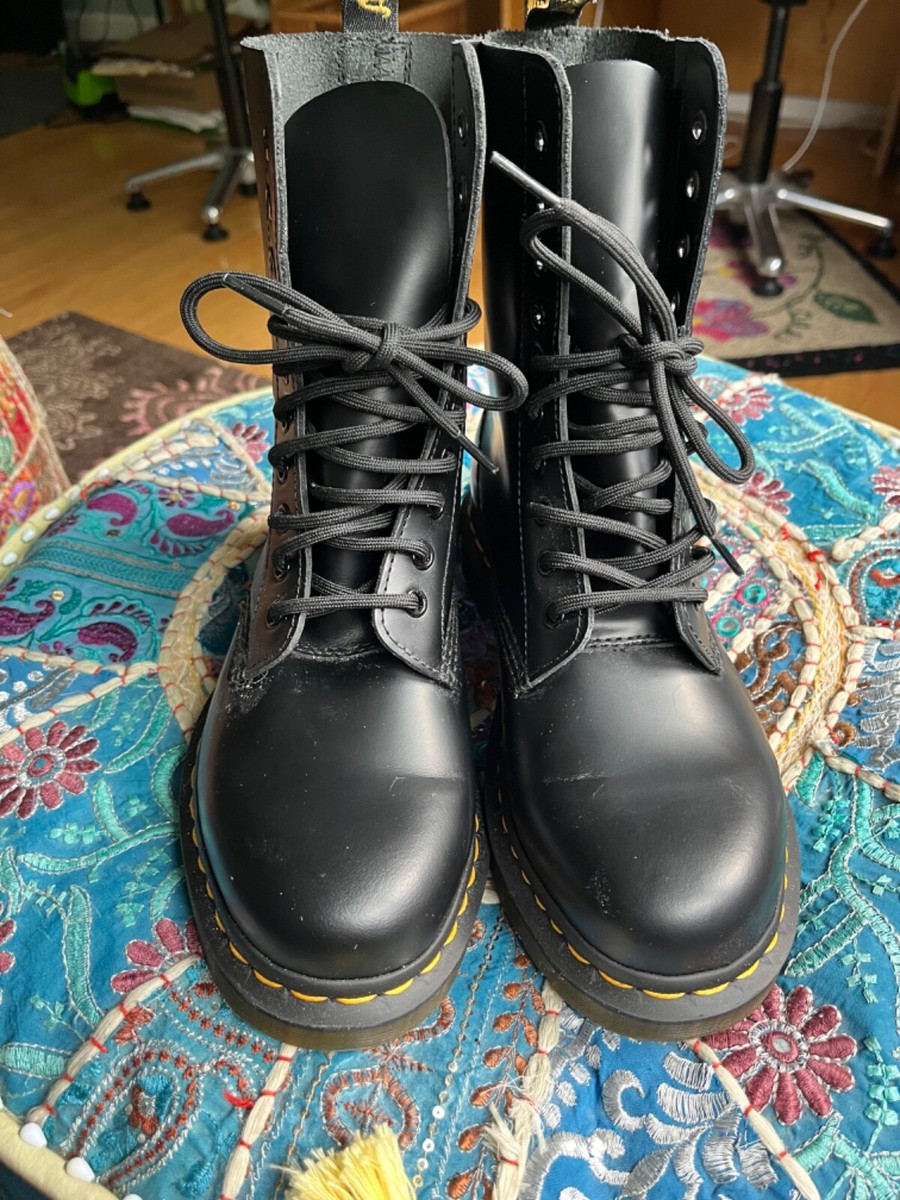 Dr. Martens Boots Women's Size 7 Us 1490 Black brand new without