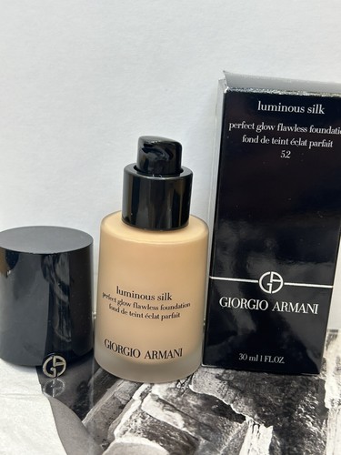 ¡Base de seda luminosa media ligera Giorgio Armani 5.2 nueva en caja! - Imagen 3 de 6
