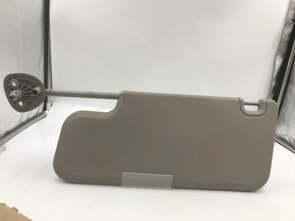 Солнцезащитный козырек для водителя Dodge Ram 2500 2009–2012 годов выпуска серый от оригинального производителя D03B58002 - Изображение 3 из 4