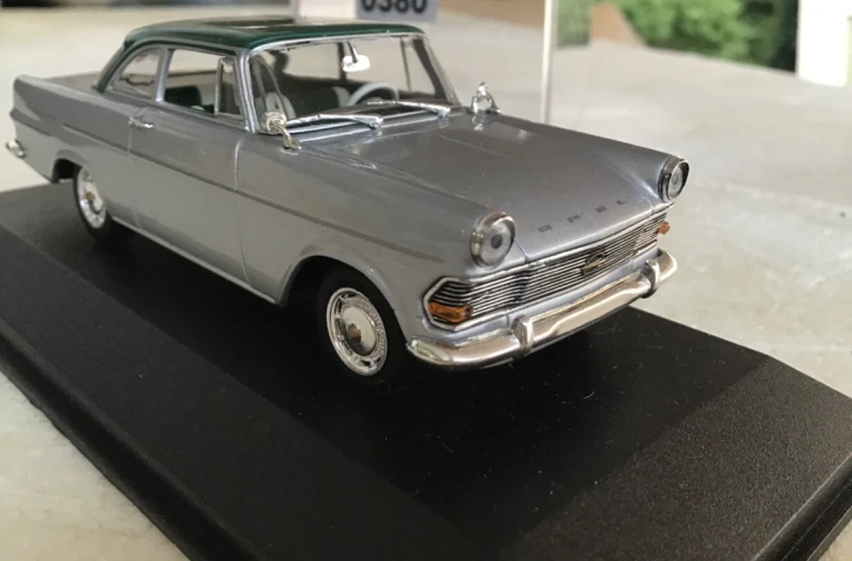 1/43 Minichamps OPEL REcord. Coupe, silver, dark green roof, mint,++ ! - Image 4 of 4