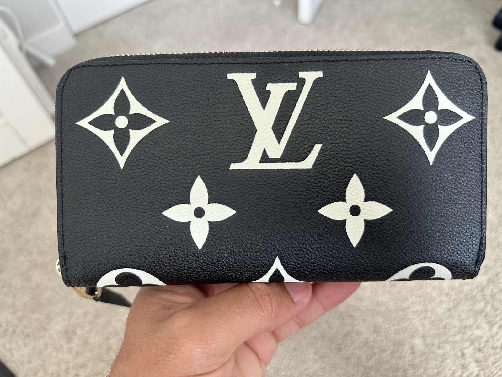 Louis Vuitton Zippy Wallet
