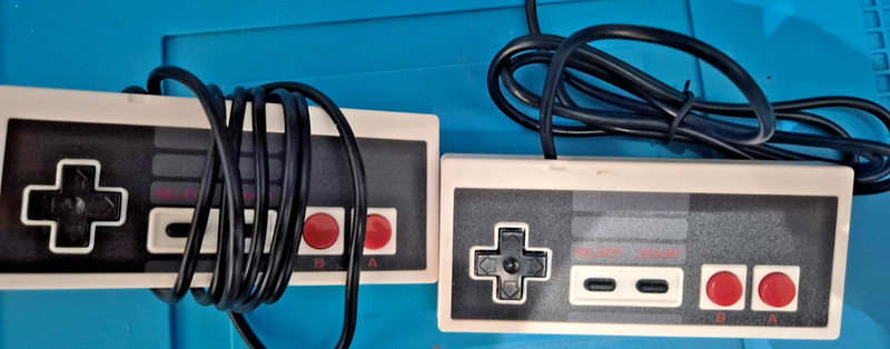 2x NES Style USB Controllers – Retro Gaming Gamepads for PC / Laptop