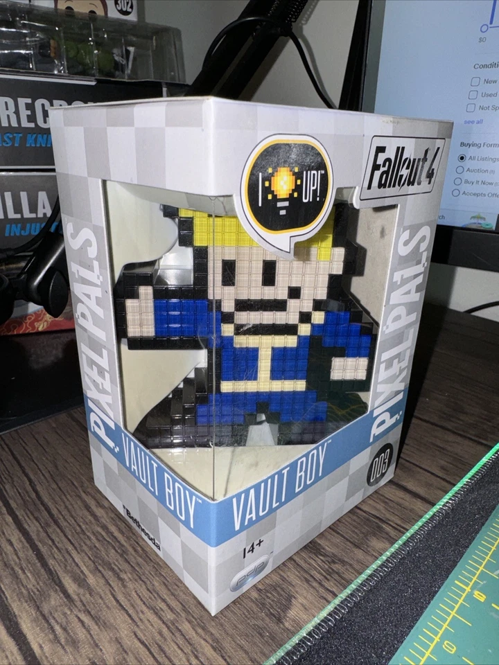 Pixel Pals - Vault Boy - Fallout 4 - Light Up Display - Bethesda - Brand New 003 - Image 2 of 3