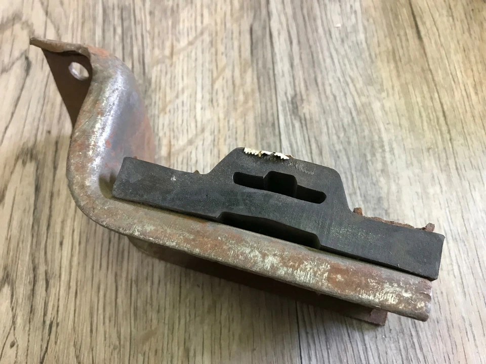 Ford Galaxy 1966 66 soporte aislante suspensión escape NOS 289 V8 C6AZ-5269-F Foto 2 de 2