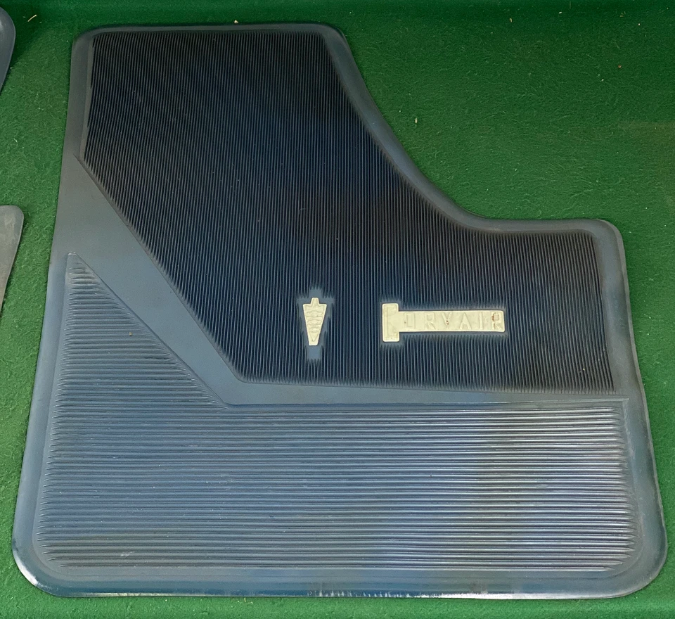 Nuevo de Lote Antiguo Chevrolet Corvair 1962-1964 Accesorio Alfombrilla Delantera Par Verde Oscuro 985240 Foto 3 de 4