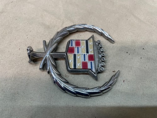 Vintage 70’s Cadillac Hood Ornament Emblem OEM Chrome DAMAGED - Picture 4 of 8