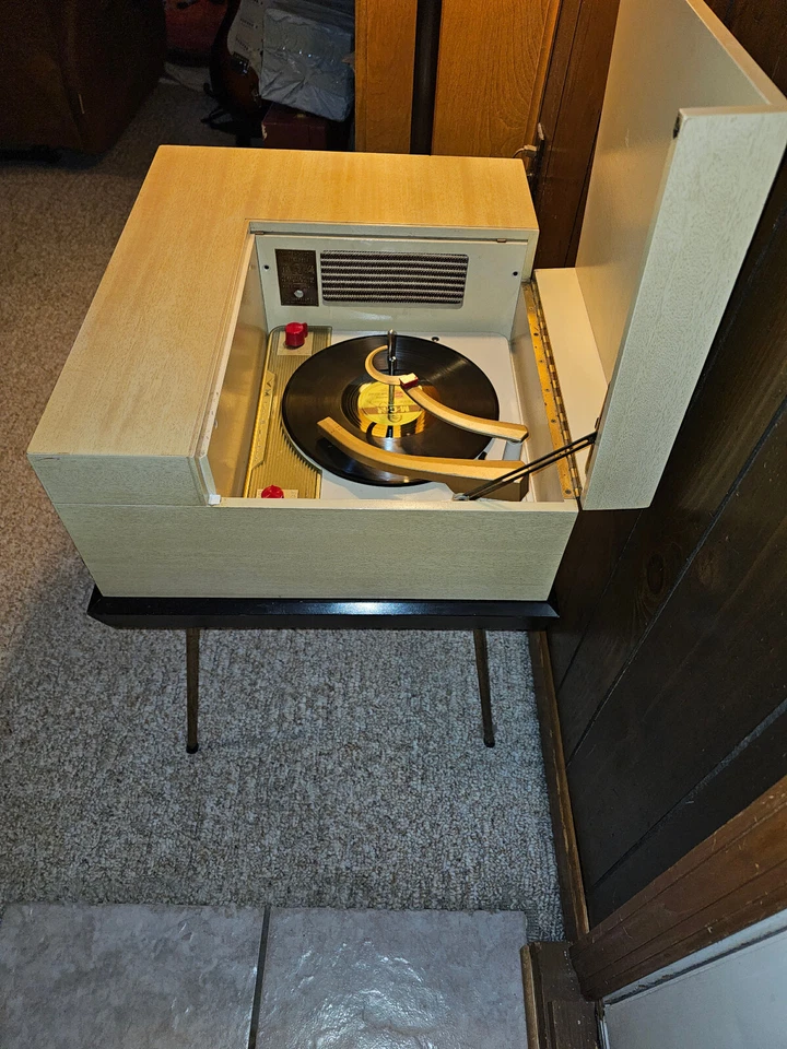 Cambiador de discos de tubo de vacío modelo 560A Atomic Era Voice of Music (V-M) ¡restaurado! Foto 4 de 4