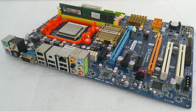 Gigabyte GA-MA790X-DS4 MB W/ AMD HD985ZXAJ4BGH CPU & 1GB DDR2