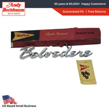 1960 Plymouth Belvedere Vorne Rechts FENDER Namensschild Emblem 2196150 NOS