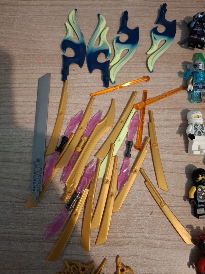 Lot 68 Figurines Lego Ninjago Et Autres Avec Nombreux Accessoires - Photo 3/4
