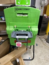 Sperian Fendall Pure Flow 1000 Emergency Eye Wash Station NIB