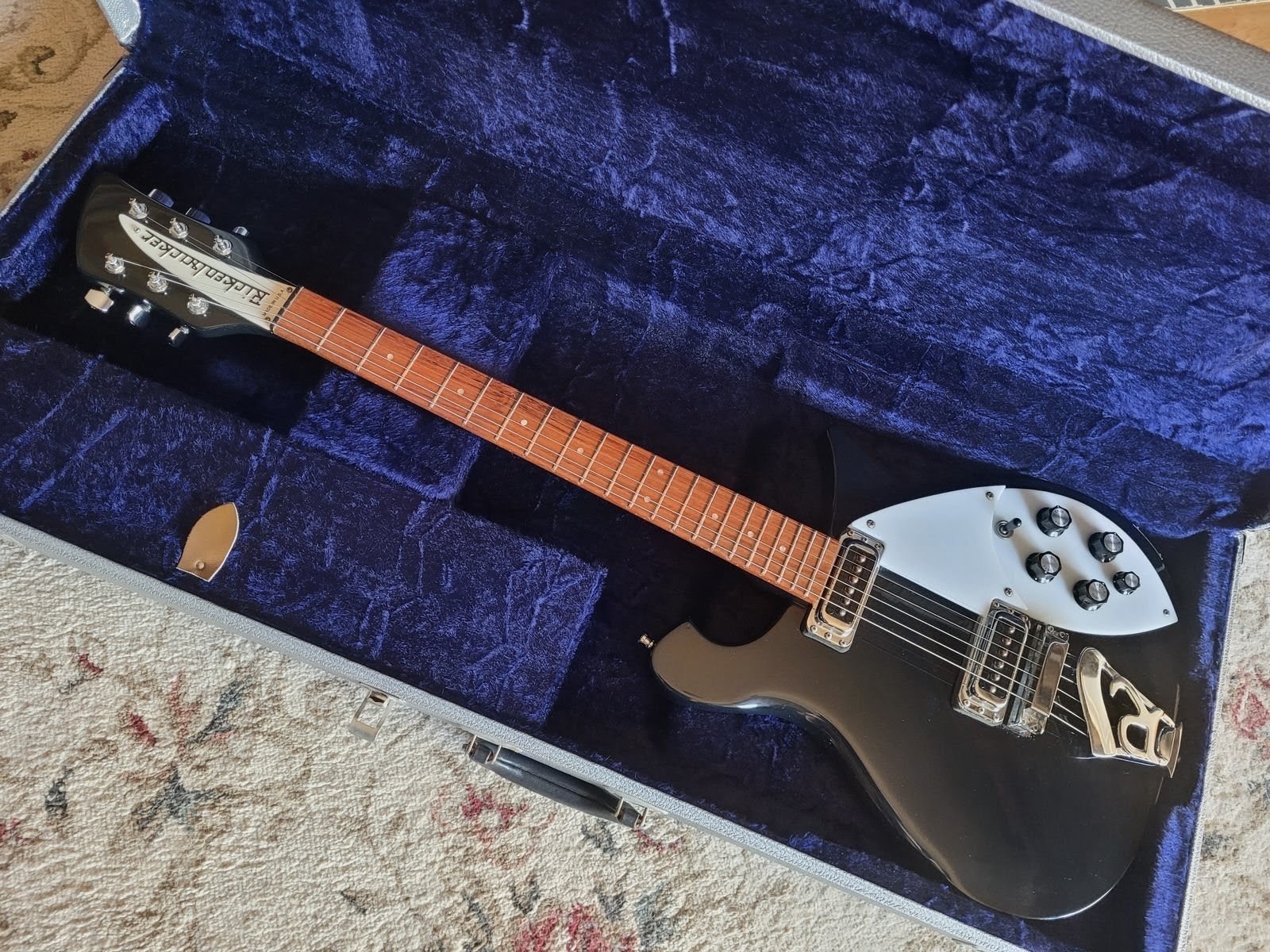1996 Rickenbacker 610 - Jetglo (w/ Deluxe Vintage Reissue case)