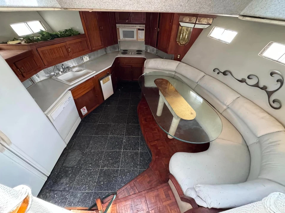 1980 57 foot Yacht / Cabin Cruiser Twin Engine 65 ft yacht - Image 3 of 4