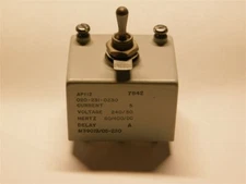 Mil-Spec Sensata Airpax M39019/05-230 AP112 5A 3-Pole Magnetic Circuit Breaker