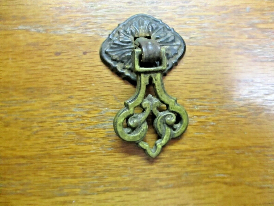 Art Nouveau 1890s latão gota puxador com placa traseira de aço latão antigo envelhecido escuro - Imagem 3 de 4