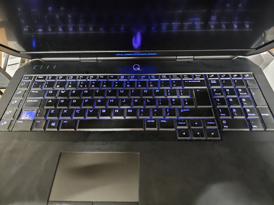 ALIENWARE 17 R3 CORE I7-6820HK NVIDIA GTX 980 120W 8GB GDDR5 16GB GAMING LAPTOP - Image 4 of 4