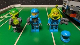 Lego - Alien Conquest 7066 - Complete and Assembled With Manuals