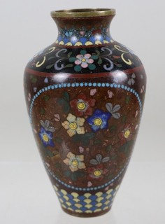 Asiatika kleine alte Cloisonne Vase mit Blumen und Schmetterlingen