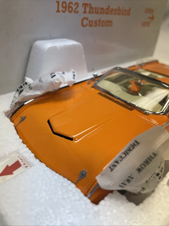 Ford Thunderbird Custom 1962 fundido a presión Danbury como nuevo - 1:24 Foto 3 de 4