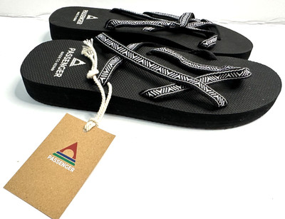 Neu! Passenger UK3 EU36 US5 Black Monochrome Siren Flat Sandalen / Sliders