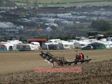 PHOTO  BALANCE PLOUGH AT THE GREAT DORSET A BALANCE PLOUGH GLIDES DOWN HILL BEIN