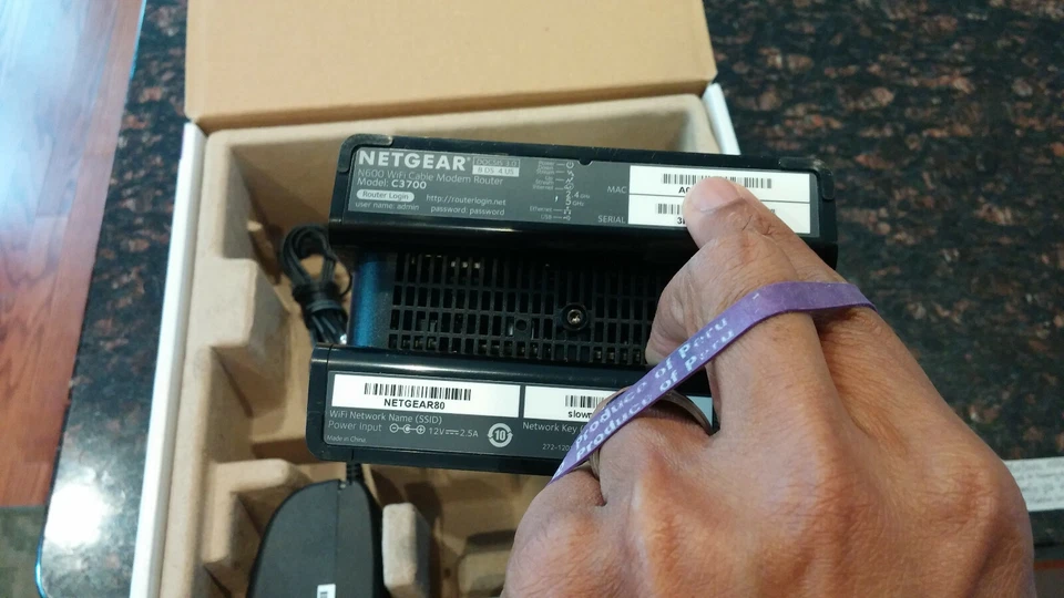 Netgear C3700 Docsis 3.0 N600 Wifi Cable Modem Router WITH BOX EUC - Image 4 of 4