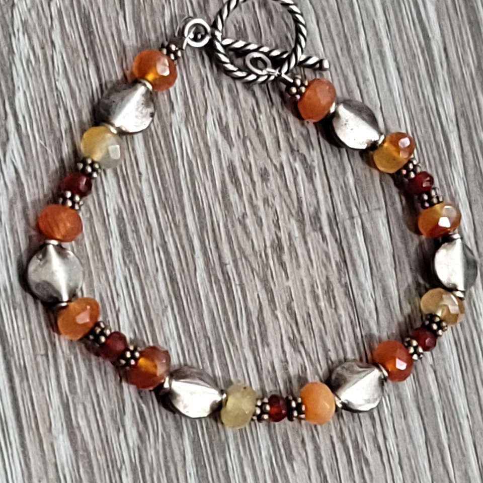 Pulsera de plata con cuentas de cornalina naranja quemada Foto 2 de 4