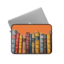 Vintage Books Laptop Sleeve in Crusta