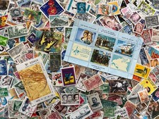 LOT EN VRAC DE +1000 TIMBRES DU MONDE