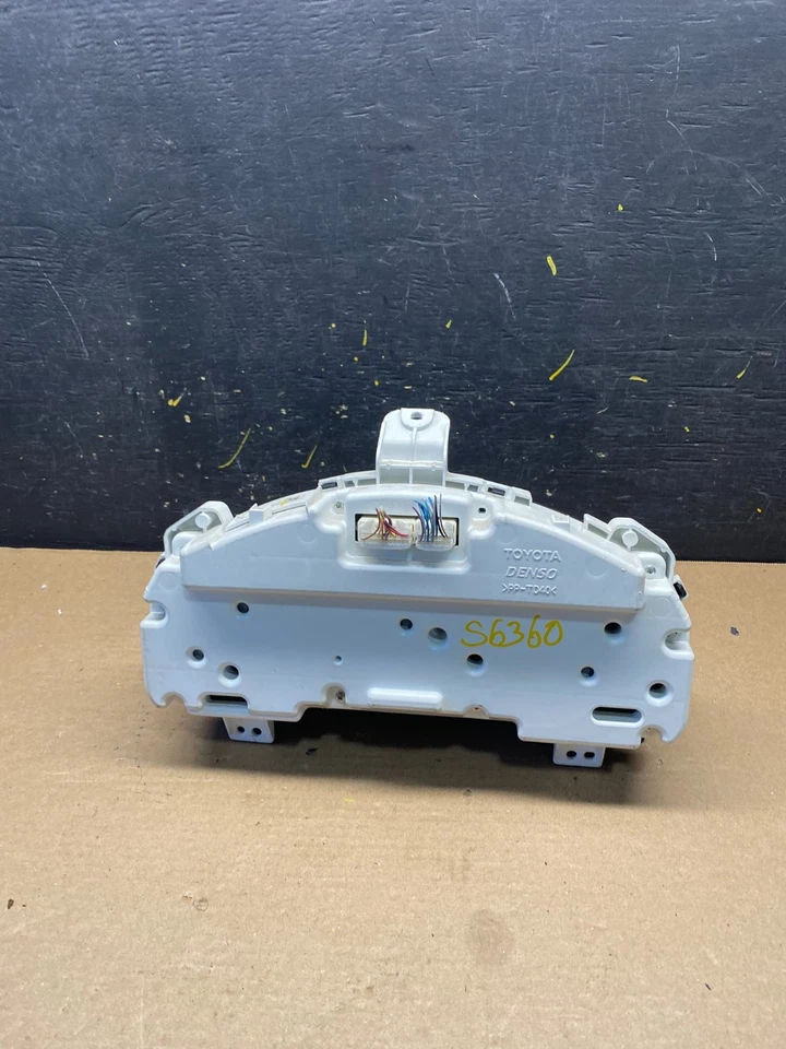 2006 to 2007 Toyota Highlander Speedometer Insrument Gauge Cluster s6360 DG - Image 4 of 4